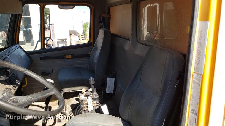 image for item DF3485 2004 Freightliner Business Class M2 dump truck
