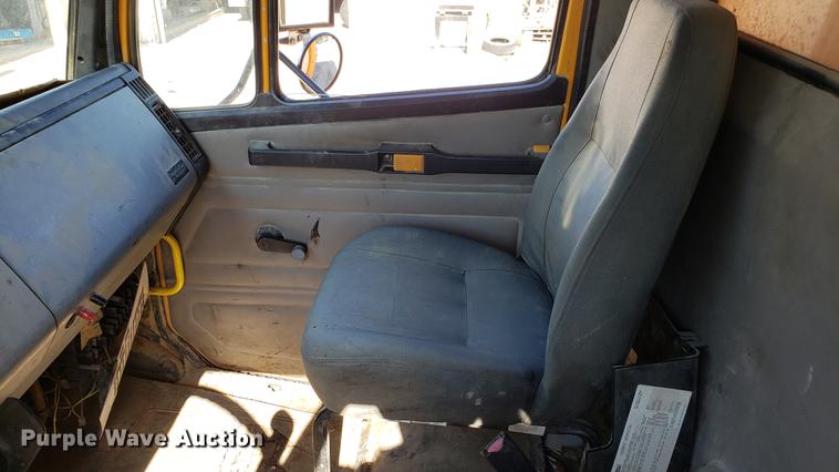 image for item DF3485 2004 Freightliner Business Class M2 dump truck