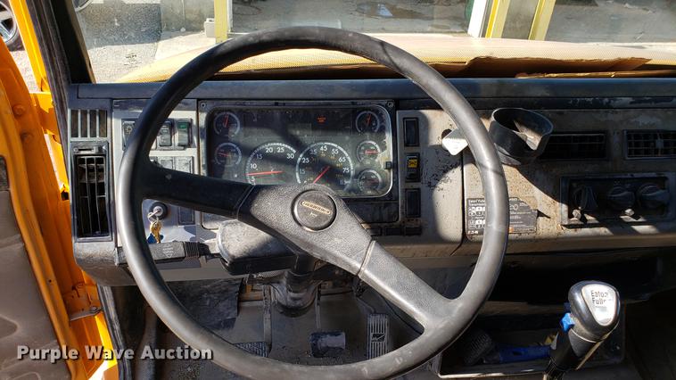 image for item DF3485 2004 Freightliner Business Class M2 dump truck