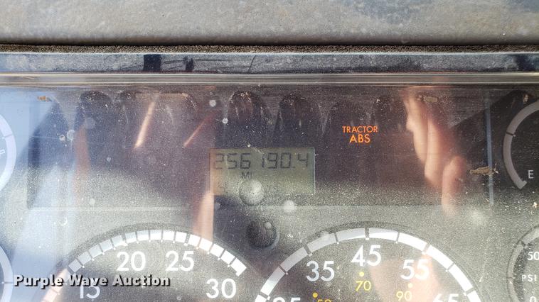 image for item DF3485 2004 Freightliner Business Class M2 dump truck