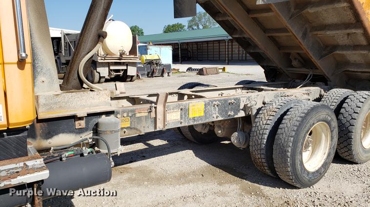 image for item DF3485 2004 Freightliner Business Class M2 dump truck