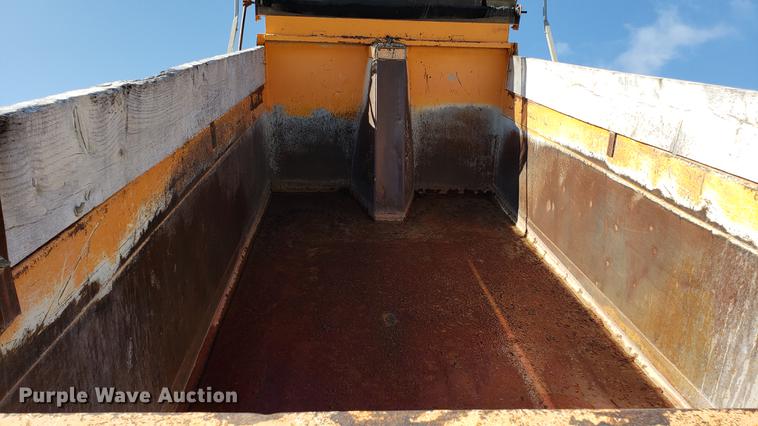 image for item DF3485 2004 Freightliner Business Class M2 dump truck