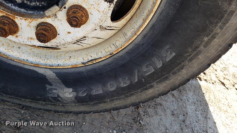 image for item DF3485 2004 Freightliner Business Class M2 dump truck