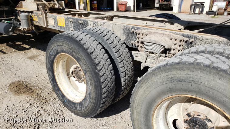 image for item DF3485 2004 Freightliner Business Class M2 dump truck