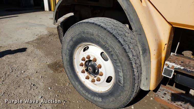 image for item DF3485 2004 Freightliner Business Class M2 dump truck