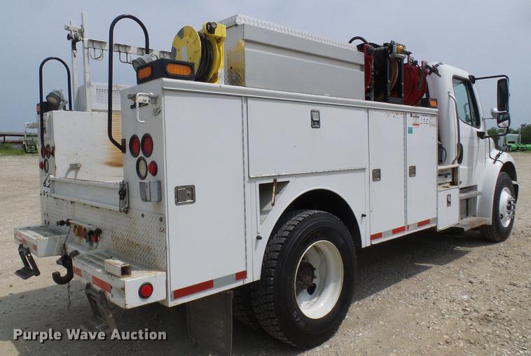 image for item DF7326 2007 Freightliner Business Class M2 service truck