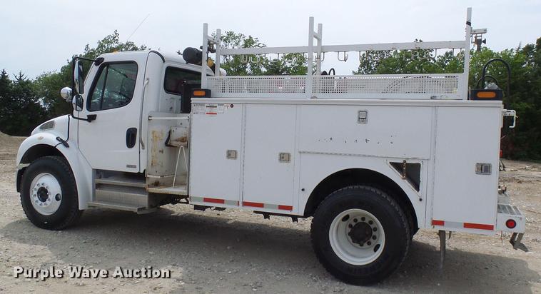 image for item DF7326 2007 Freightliner Business Class M2 service truck