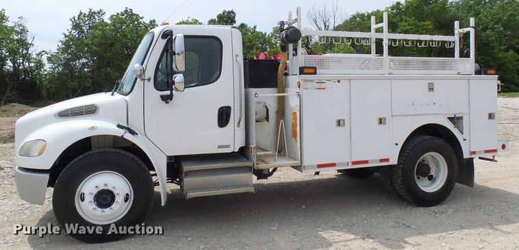 image for item DF7326 2007 Freightliner Business Class M2 service truck