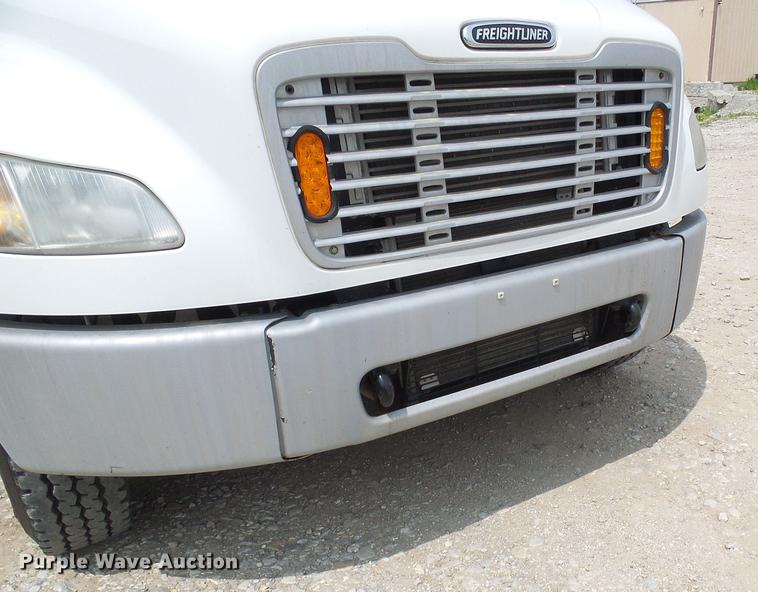 image for item DF7326 2007 Freightliner Business Class M2 service truck