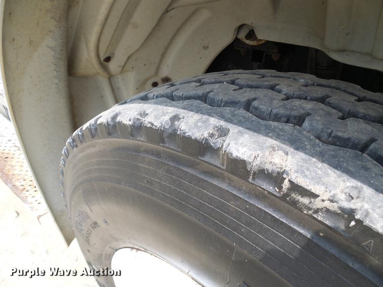 image for item DF7326 2007 Freightliner Business Class M2 service truck