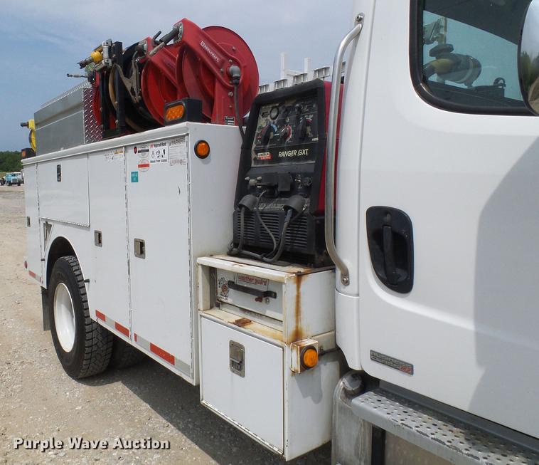 image for item DF7326 2007 Freightliner Business Class M2 service truck