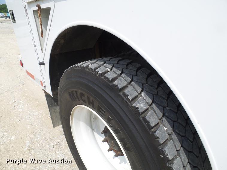 image for item DF7326 2007 Freightliner Business Class M2 service truck