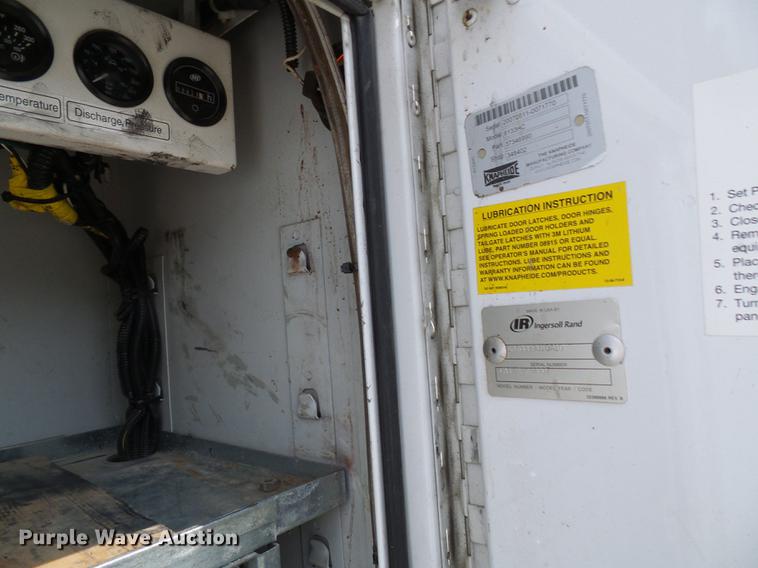 image for item DF7326 2007 Freightliner Business Class M2 service truck