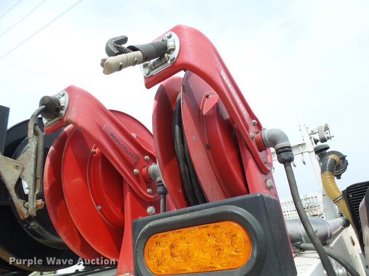 image for item DF7326 2007 Freightliner Business Class M2 service truck