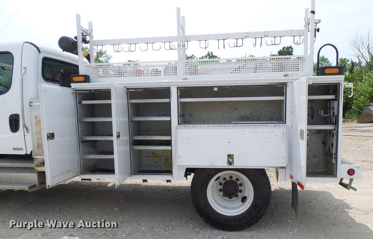 image for item DF7326 2007 Freightliner Business Class M2 service truck