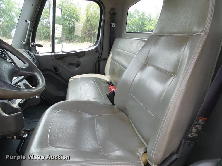 image for item DF7326 2007 Freightliner Business Class M2 service truck