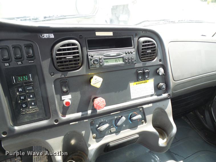 image for item DF7326 2007 Freightliner Business Class M2 service truck