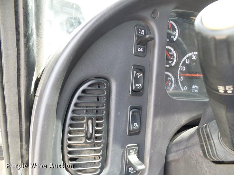 image for item DF7326 2007 Freightliner Business Class M2 service truck