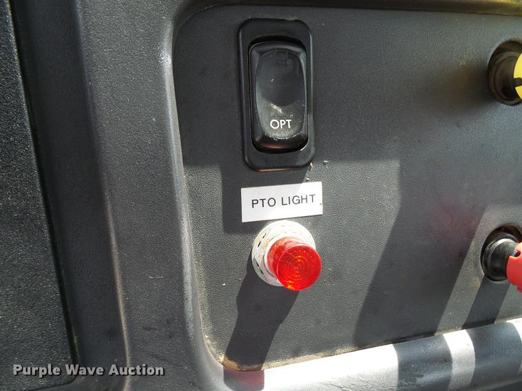 image for item DF7326 2007 Freightliner Business Class M2 service truck