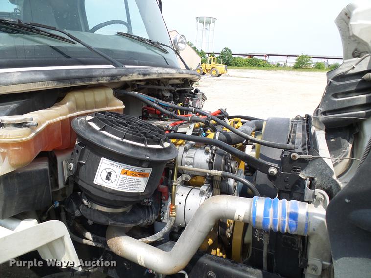 image for item DF7326 2007 Freightliner Business Class M2 service truck