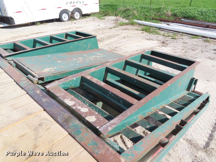 image for item DF7820 2003 L&L equipment trailer