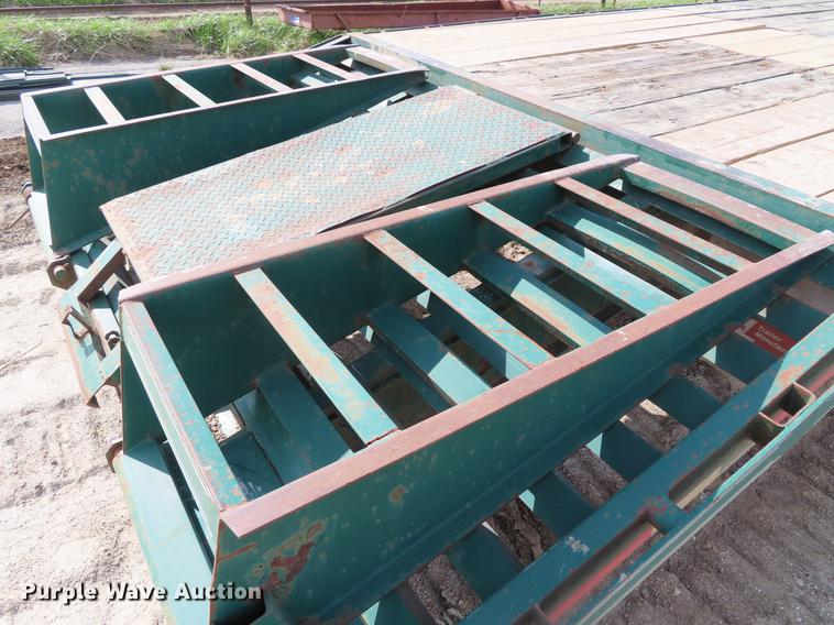 image for item DF7820 2003 L&L equipment trailer