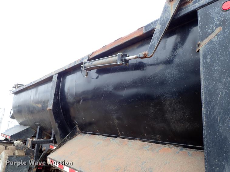 image for item DF8670 1995 Clement end dump trailer