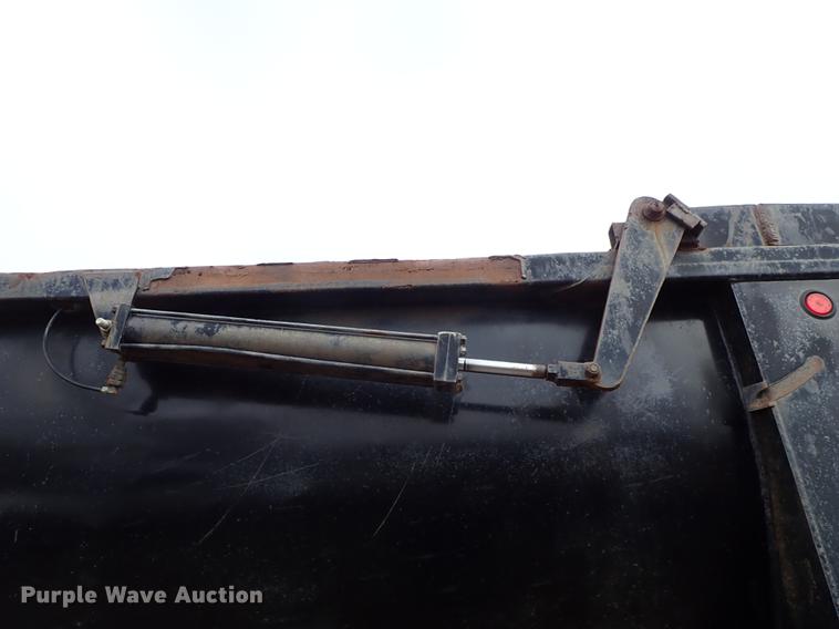 image for item DF8670 1995 Clement end dump trailer