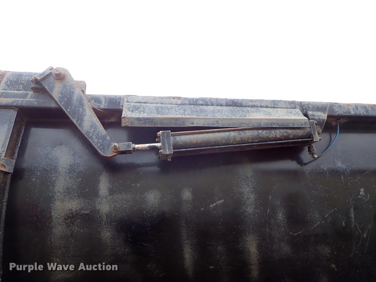 image for item DF8670 1995 Clement end dump trailer