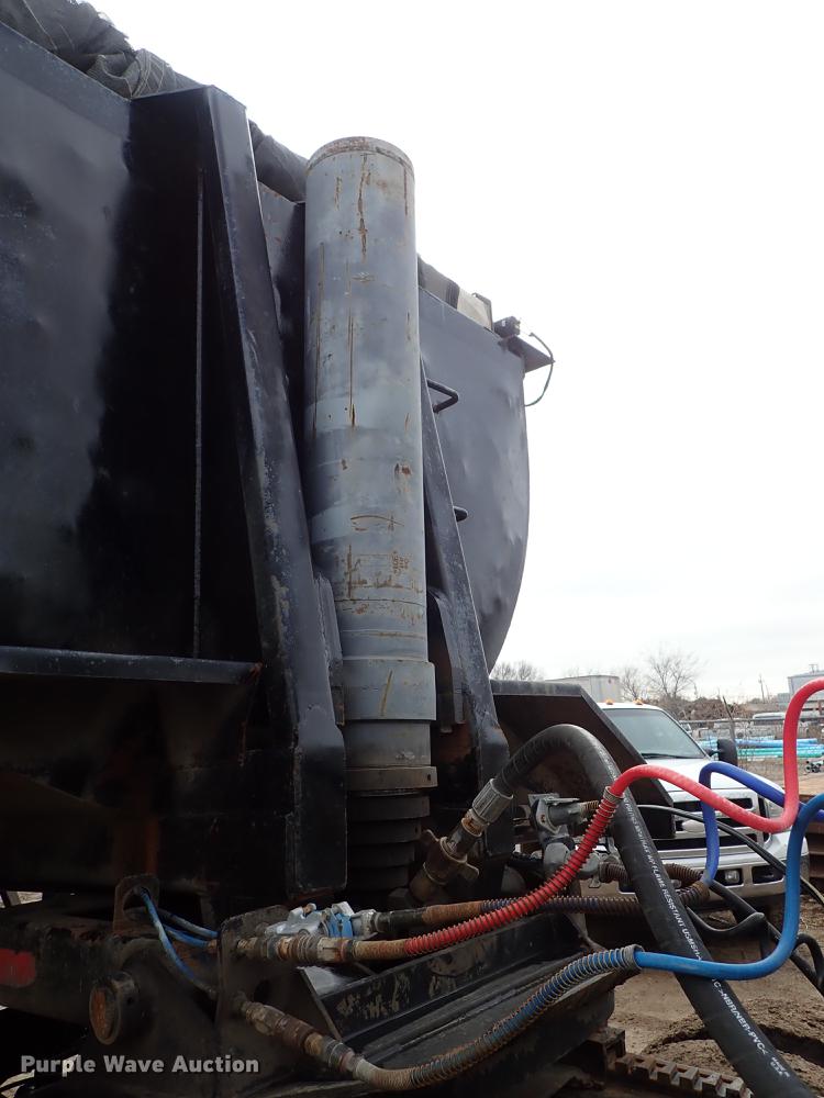 image for item DF8670 1995 Clement end dump trailer