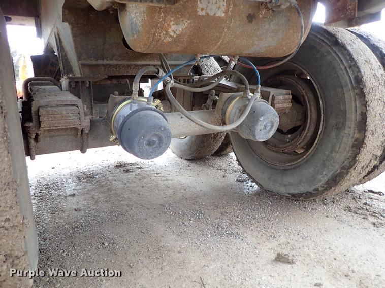 image for item DF8670 1995 Clement end dump trailer