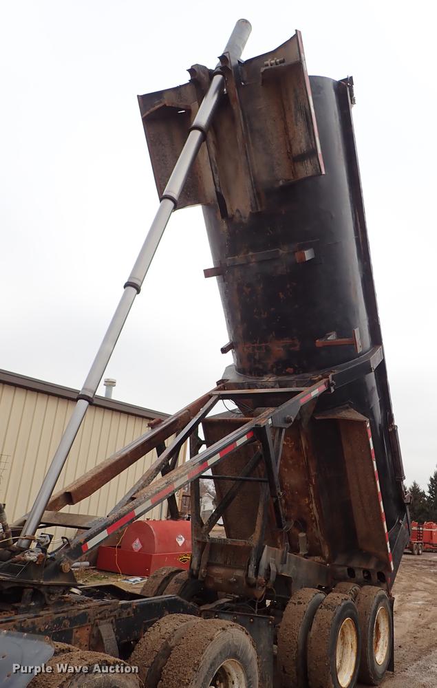 image for item DF8670 1995 Clement end dump trailer