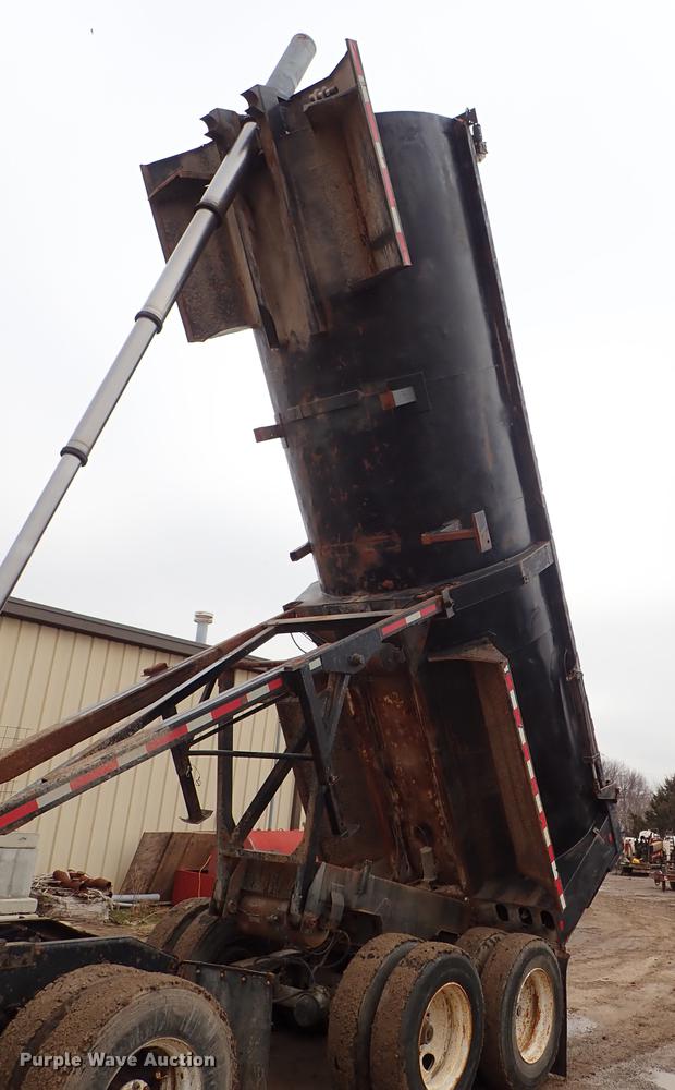 image for item DF8670 1995 Clement end dump trailer