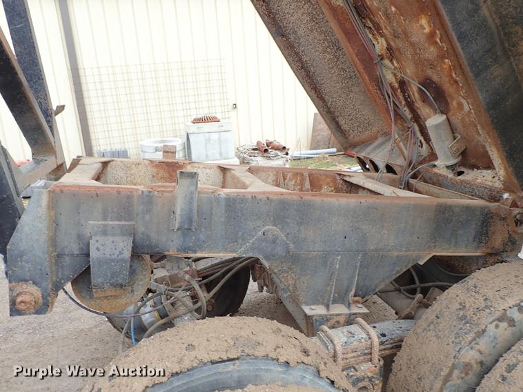 image for item DF8670 1995 Clement end dump trailer