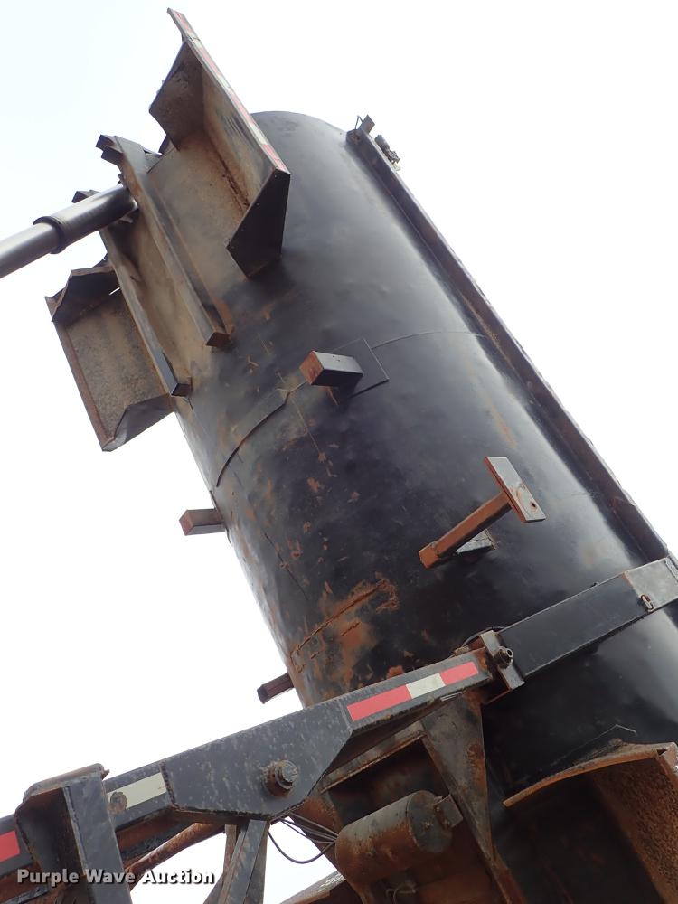 image for item DF8670 1995 Clement end dump trailer