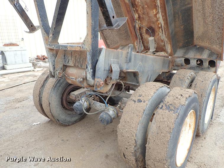 image for item DF8670 1995 Clement end dump trailer