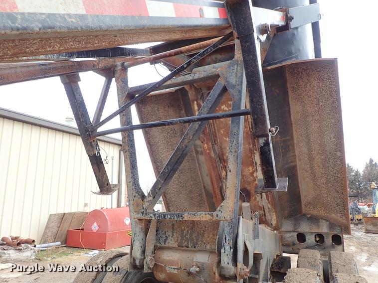 image for item DF8670 1995 Clement end dump trailer