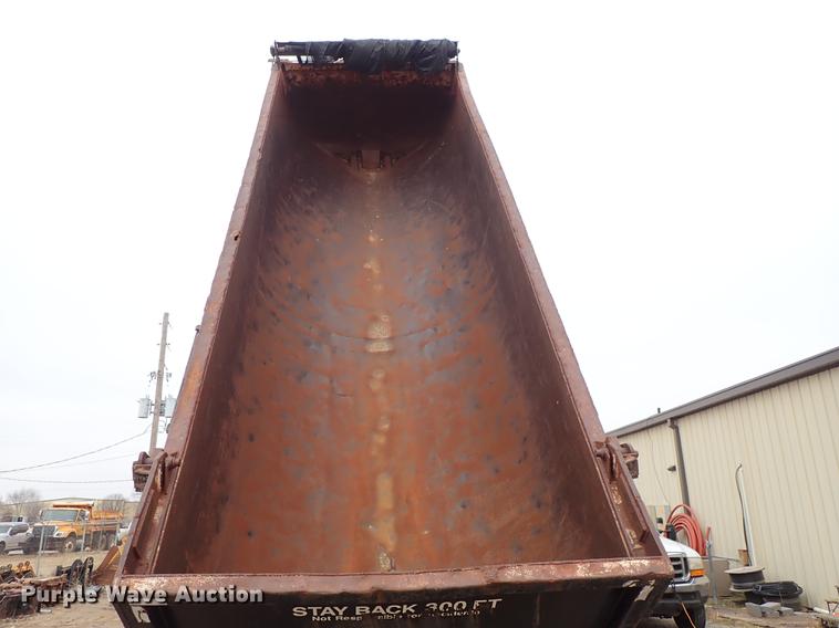 image for item DF8670 1995 Clement end dump trailer