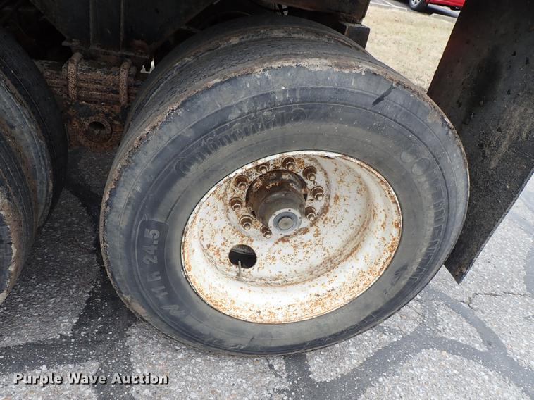 image for item DF8670 1995 Clement end dump trailer