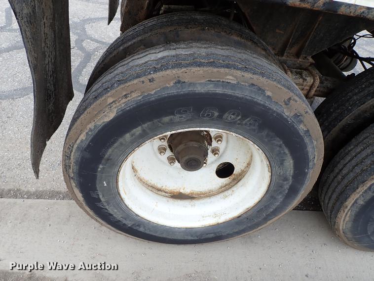 image for item DF8670 1995 Clement end dump trailer