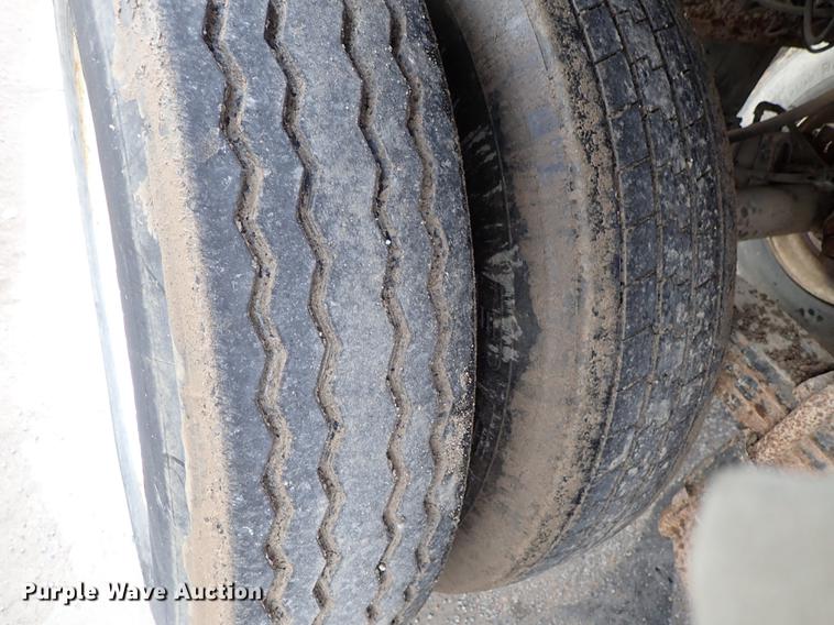 image for item DF8670 1995 Clement end dump trailer