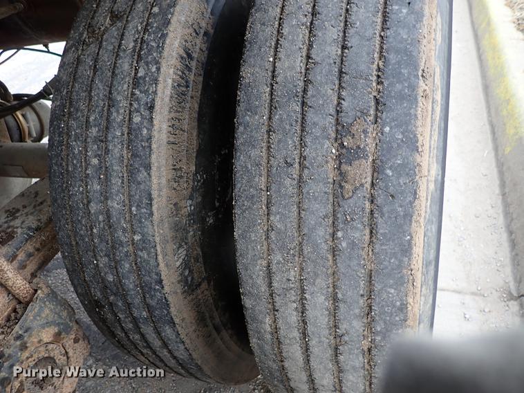 image for item DF8670 1995 Clement end dump trailer