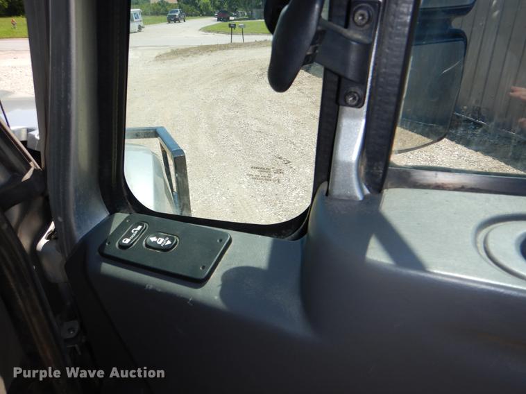 image for item DG1131 2013 International TerraStar SFA flatbed truck