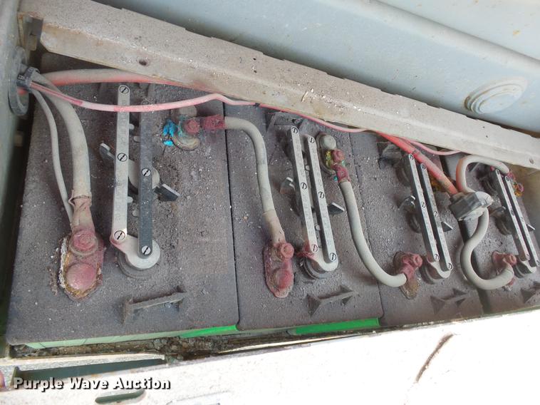 image for item DX9186 2000 Mec 2033ES scissor lift