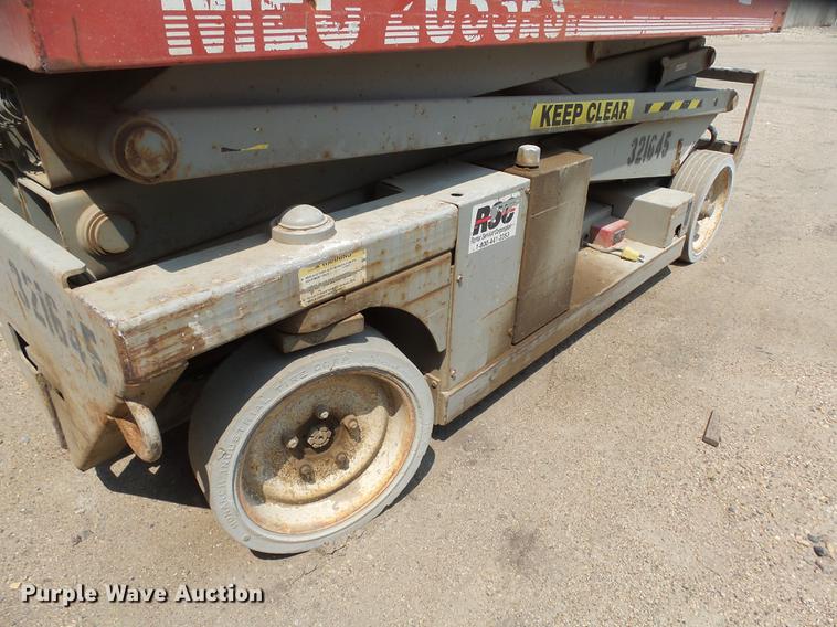 image for item DX9186 2000 Mec 2033ES scissor lift