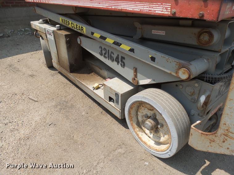 image for item DX9186 2000 Mec 2033ES scissor lift