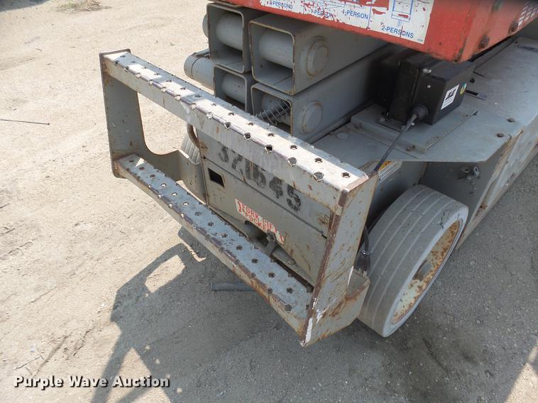 image for item DX9186 2000 Mec 2033ES scissor lift