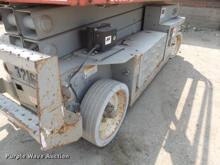 image for item DX9186 2000 Mec 2033ES scissor lift