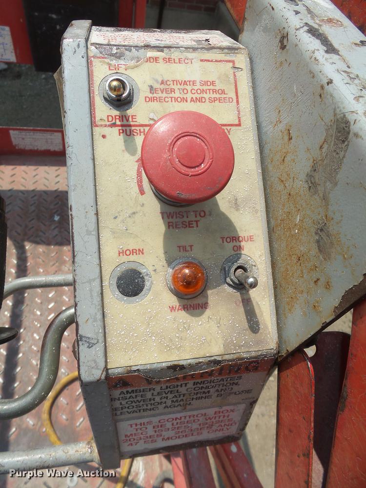 image for item DX9186 2000 Mec 2033ES scissor lift