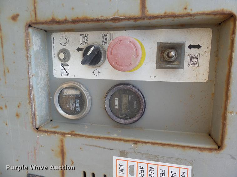 image for item DX9186 2000 Mec 2033ES scissor lift